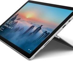 Microsoft Surface Pro 4; 256 GB, 8 GB RAM, Intel Core i5